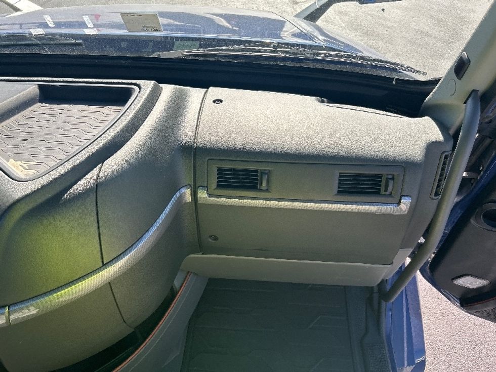 Day Cab Tractor-Heavy Duty Tractors-Volvo-2019-VNL64T300-Indianapolis-IN-276,461\n\t\tmiles-$ 48,250 - Image 13