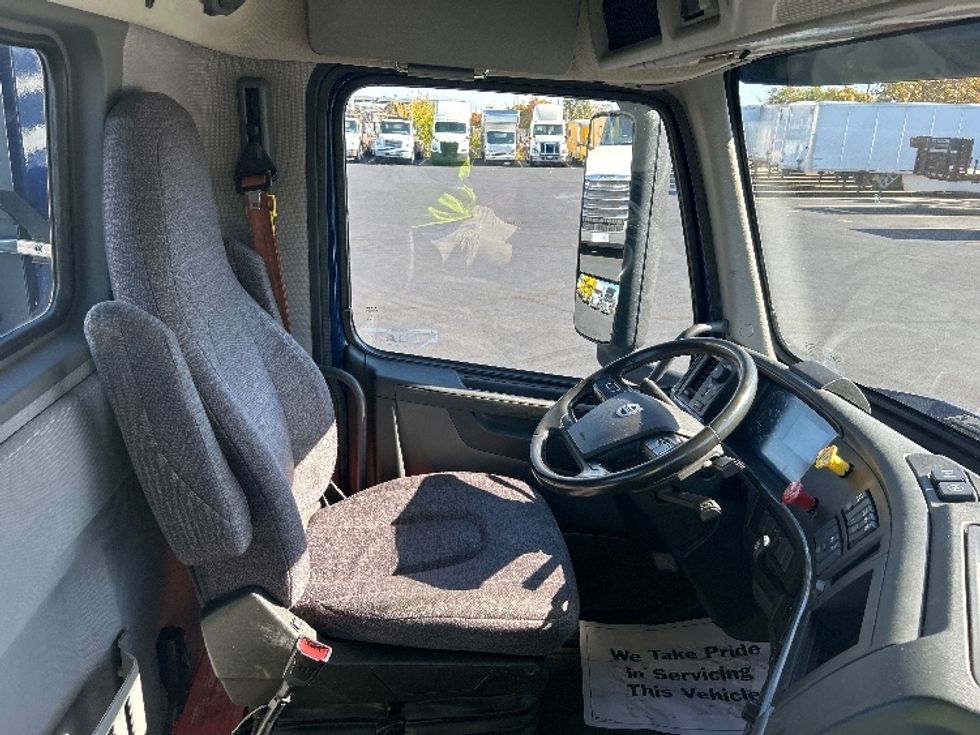 Day Cab Tractor-Heavy Duty Tractors-Volvo-2019-VNL64T300-Indianapolis-IN-276,461\n\t\tmiles-$ 48,250 - Image 14