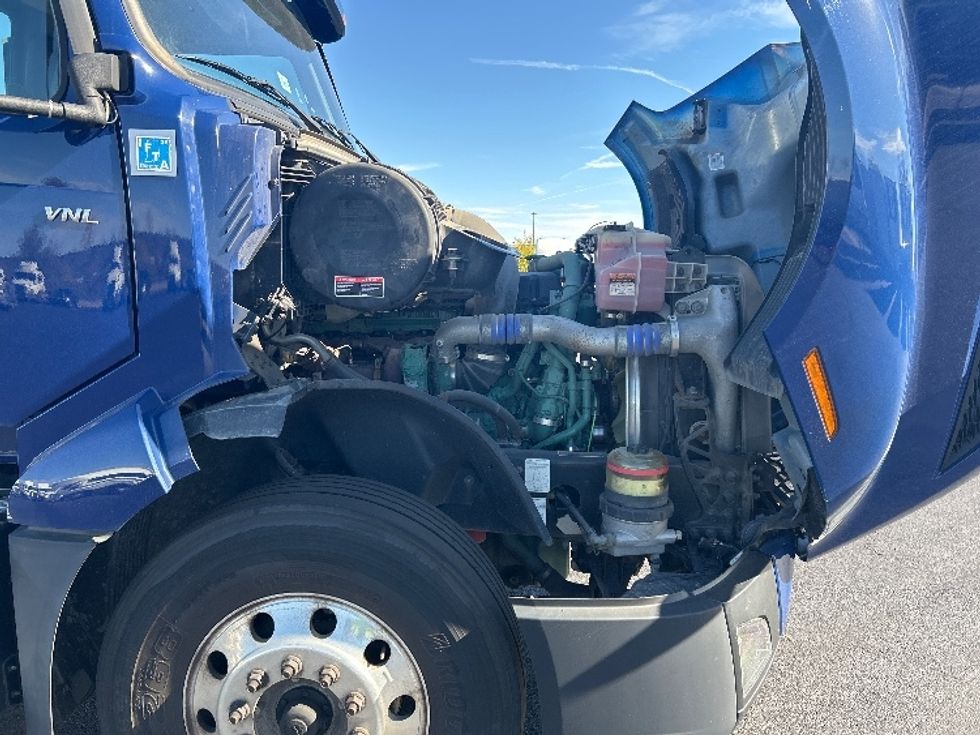 Day Cab Tractor-Heavy Duty Tractors-Volvo-2019-VNL64T300-Indianapolis-IN-276,461\n\t\tmiles-$ 48,250 - Image 15