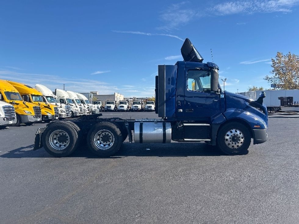 Day Cab Tractor-Heavy Duty Tractors-Volvo-2019-VNL64T300-Indianapolis-IN-276,461\n\t\tmiles-$ 48,250 - Image 8