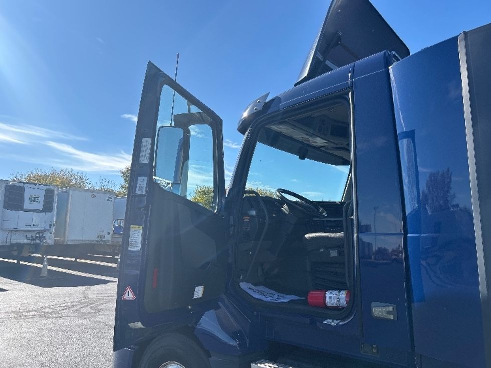 Day Cab Tractor-Heavy Duty Tractors-Volvo-2019-VNL64T300-Indianapolis-IN-276,461\n\t\tmiles-$ 48,250 - Image 9