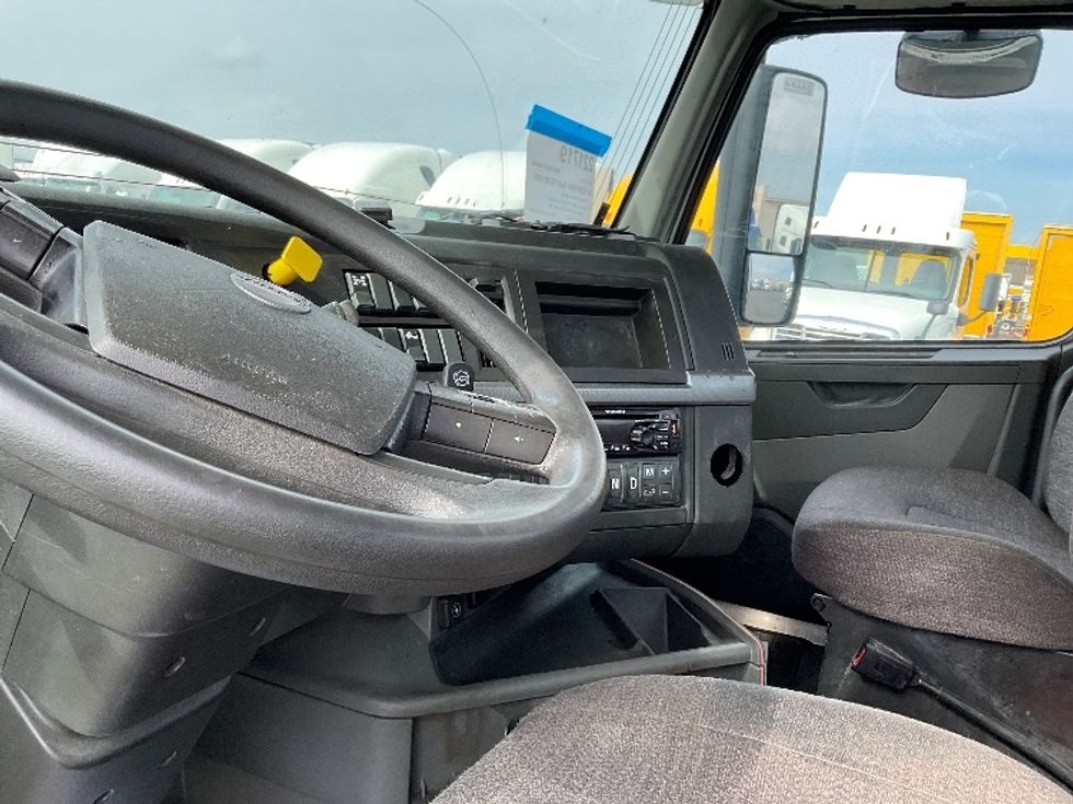 Day Cab Tractor-Heavy Duty Tractors-Volvo-2019-VNL64T300-Indianapolis-IN-534,947\n\t\tmiles-$ 34,000 - Image 10