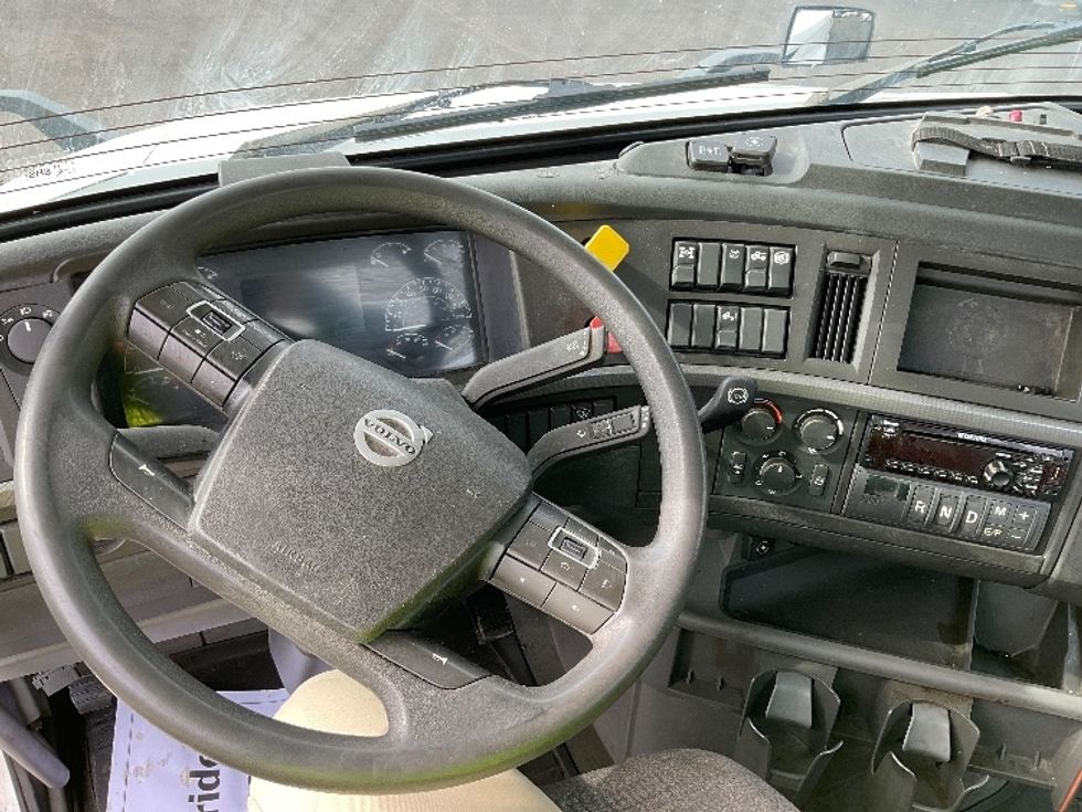 Day Cab Tractor-Heavy Duty Tractors-Volvo-2019-VNL64T300-Indianapolis-IN-534,947\n\t\tmiles-$ 34,000 - Image 11