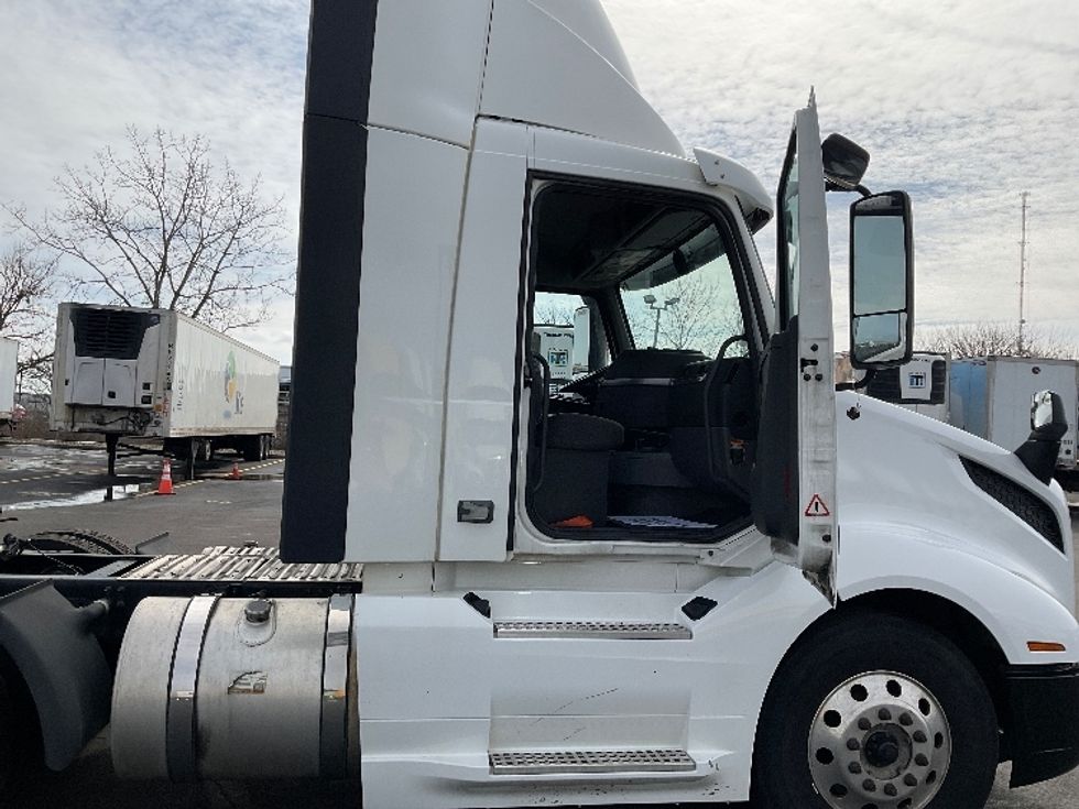 Day Cab Tractor-Heavy Duty Tractors-Volvo-2019-VNL64T300-Indianapolis-IN-534,947\n\t\tmiles-$ 34,000 - Image 12