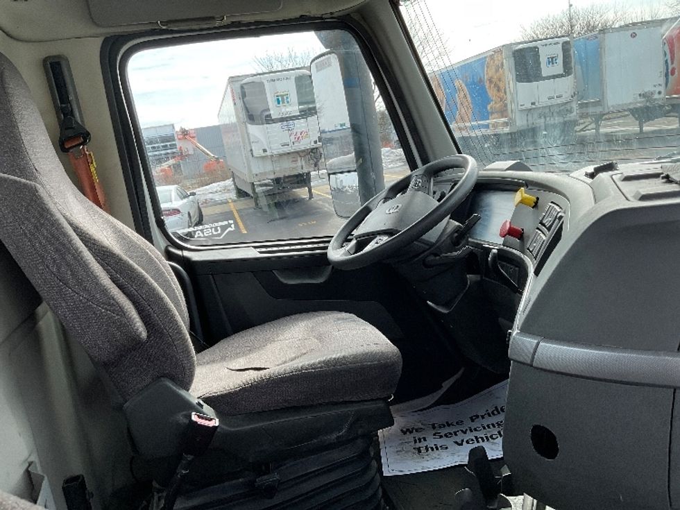 Day Cab Tractor-Heavy Duty Tractors-Volvo-2019-VNL64T300-Indianapolis-IN-534,947\n\t\tmiles-$ 34,000 - Image 14