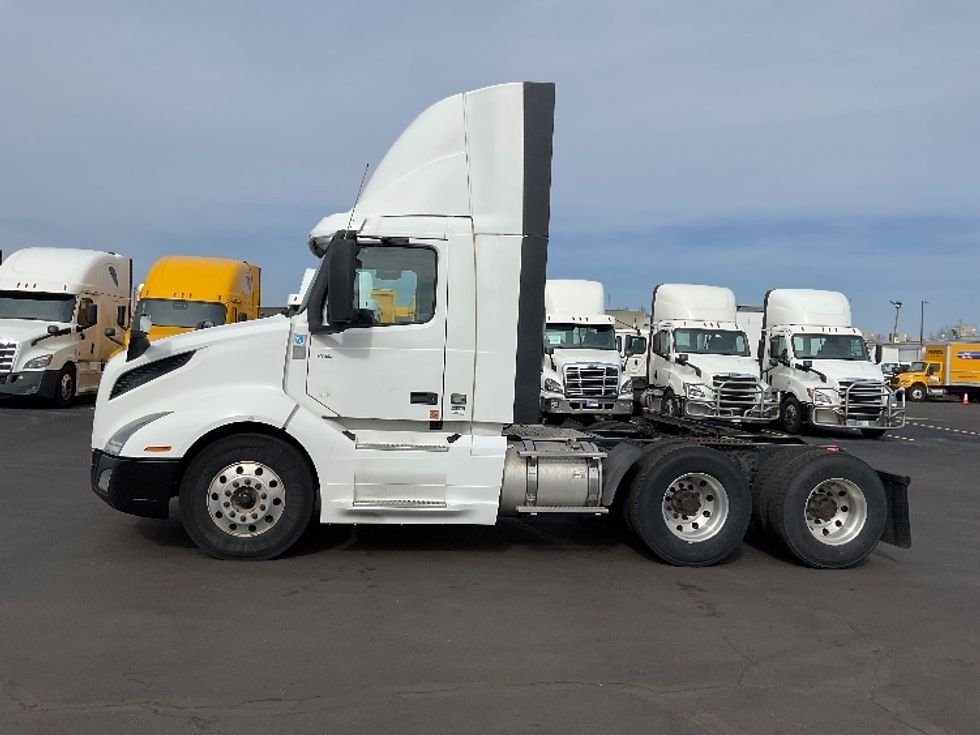 Day Cab Tractor-Heavy Duty Tractors-Volvo-2019-VNL64T300-Indianapolis-IN-534,947\n\t\tmiles-$ 34,000 - Image 4