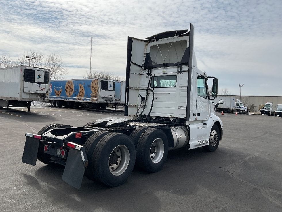 Day Cab Tractor-Heavy Duty Tractors-Volvo-2019-VNL64T300-Indianapolis-IN-534,947\n\t\tmiles-$ 34,000 - Image 7
