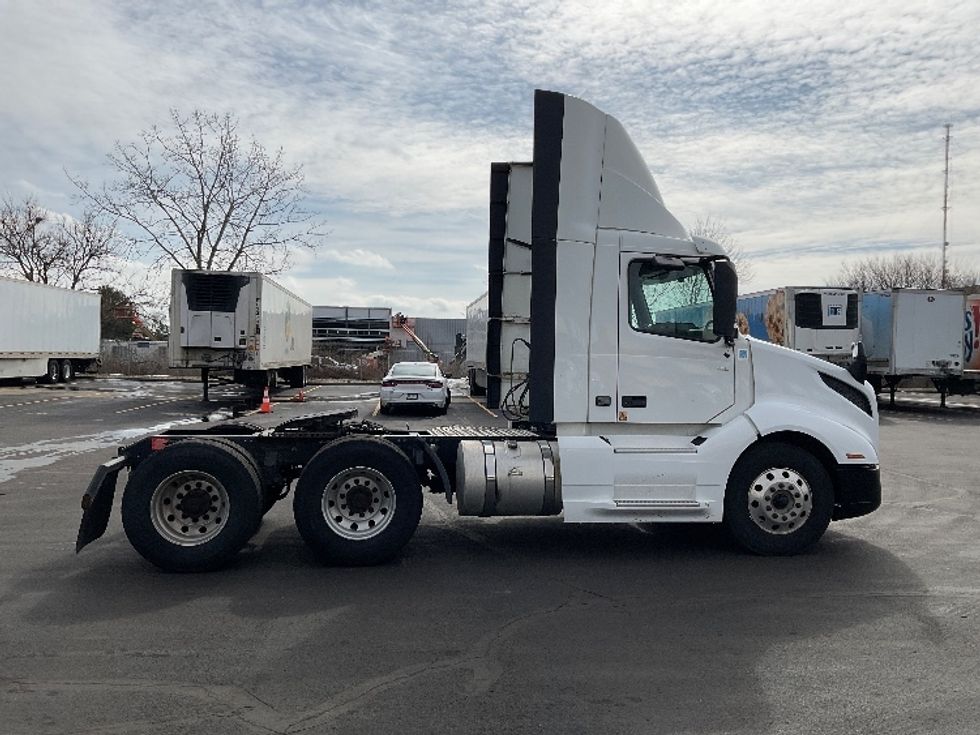 Day Cab Tractor-Heavy Duty Tractors-Volvo-2019-VNL64T300-Indianapolis-IN-534,947\n\t\tmiles-$ 34,000 - Image 8