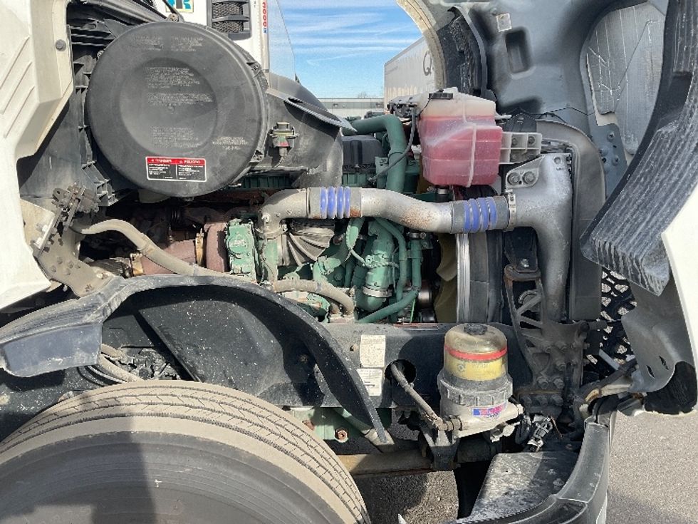 Day Cab Tractor-Heavy Duty Tractors-Volvo-2019-VNL64T300-Indianapolis-IN-595,652\n\t\tmiles-$ 28,750 - Image 15