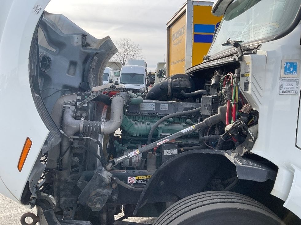 Day Cab Tractor-Heavy Duty Tractors-Volvo-2019-VNL64T300-Indianapolis-IN-595,652\n\t\tmiles-$ 28,750 - Image 16