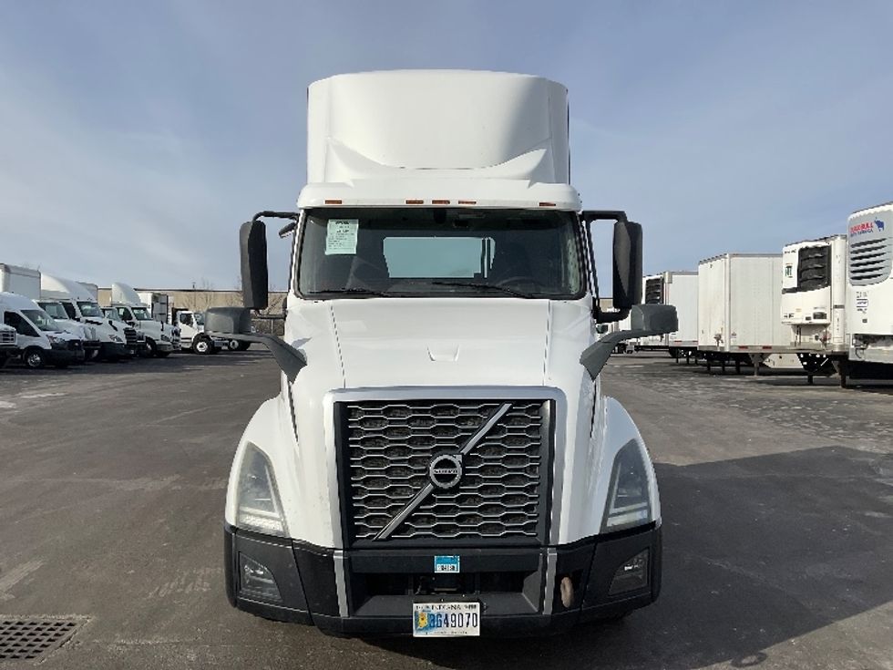 Day Cab Tractor-Heavy Duty Tractors-Volvo-2019-VNL64T300-Indianapolis-IN-595,652\n\t\tmiles-$ 28,750 - Image 2
