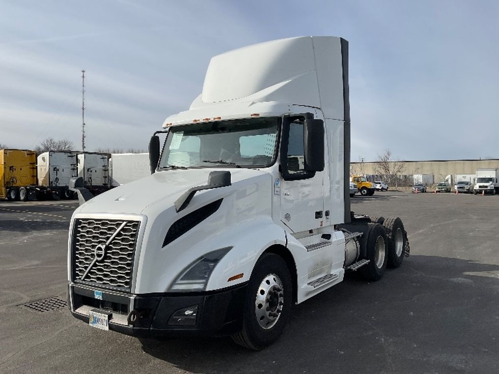 Day Cab Tractor-Heavy Duty Tractors-Volvo-2019-VNL64T300-Indianapolis-IN-595,652\n\t\tmiles-$ 28,750 - Image 3