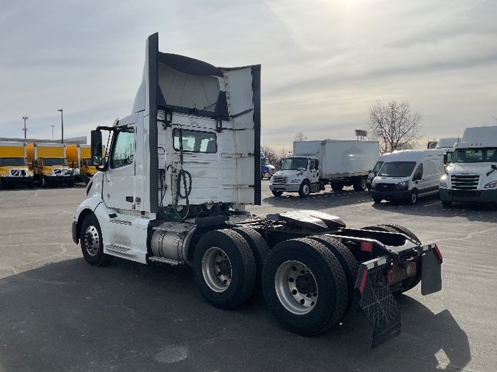 Day Cab Tractor-Heavy Duty Tractors-Volvo-2019-VNL64T300-Indianapolis-IN-595,652\n\t\tmiles-$ 28,750 - Image 5