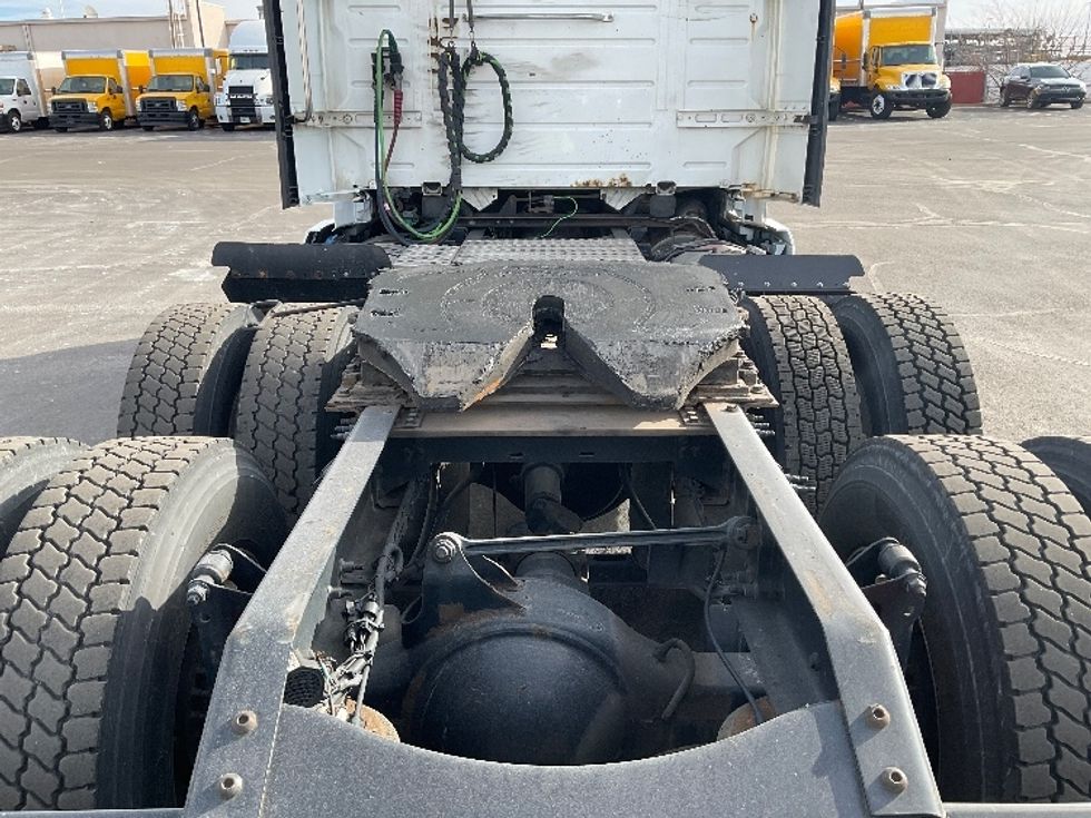 Day Cab Tractor-Heavy Duty Tractors-Volvo-2019-VNL64T300-Indianapolis-IN-595,652\n\t\tmiles-$ 28,750 - Image 6