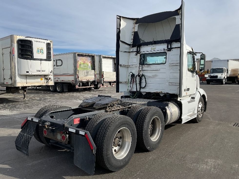 Day Cab Tractor-Heavy Duty Tractors-Volvo-2019-VNL64T300-Indianapolis-IN-595,652\n\t\tmiles-$ 28,750 - Image 7