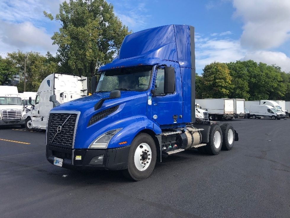 Day Cab Tractor-Heavy Duty Tractors-Volvo-2019-VNL64T300-Indianapolis-IN-667,231\n\t\tmiles-$ 24,000 - Image 1