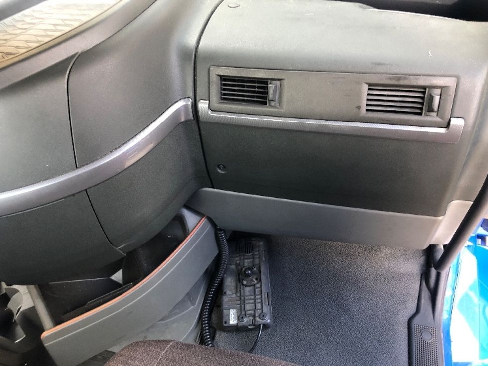 Day Cab Tractor-Heavy Duty Tractors-Volvo-2019-VNL64T300-Indianapolis-IN-667,231\n\t\tmiles-$ 24,000 - Image 12