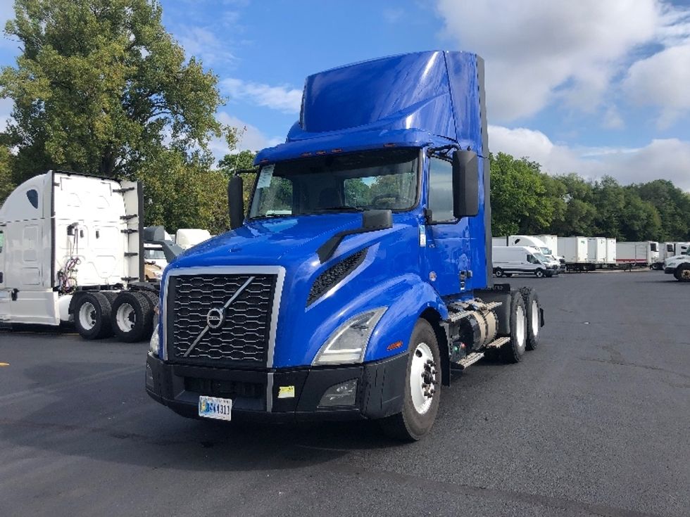 Day Cab Tractor-Heavy Duty Tractors-Volvo-2019-VNL64T300-Indianapolis-IN-667,231\n\t\tmiles-$ 24,000 - Image 3