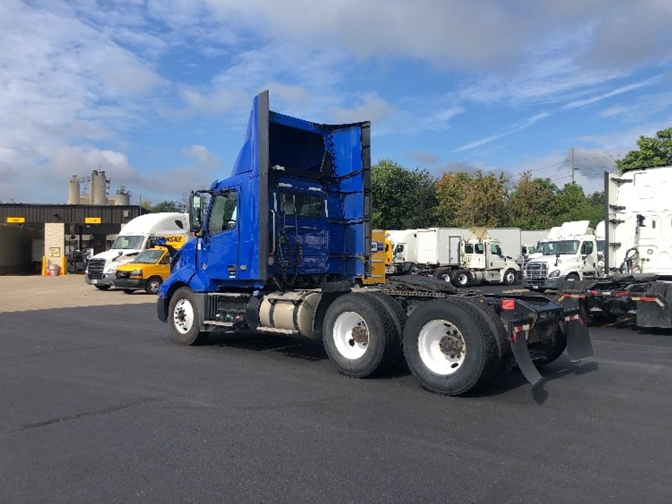 Day Cab Tractor-Heavy Duty Tractors-Volvo-2019-VNL64T300-Indianapolis-IN-667,231\n\t\tmiles-$ 24,000 - Image 5