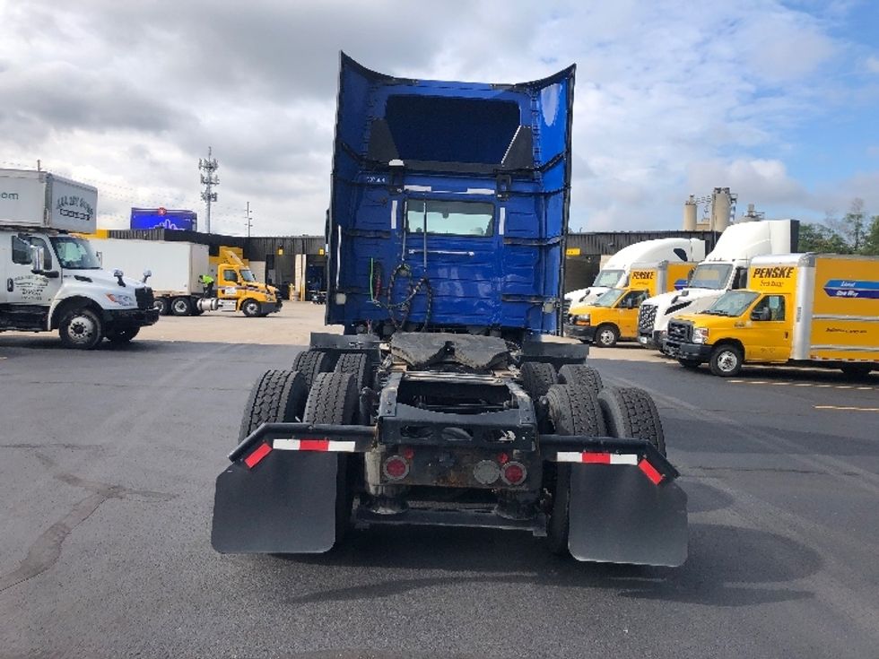 Day Cab Tractor-Heavy Duty Tractors-Volvo-2019-VNL64T300-Indianapolis-IN-667,231\n\t\tmiles-$ 24,000 - Image 6