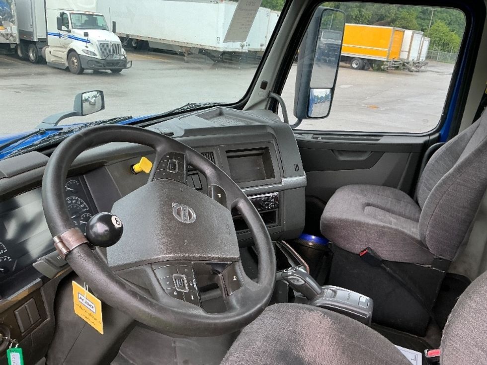 Day Cab Tractor-Heavy Duty Tractors-Volvo-2019-VNL64T300-Indianapolis-IN-812,641\n\t\tmiles-$ 25,000 - Image 10
