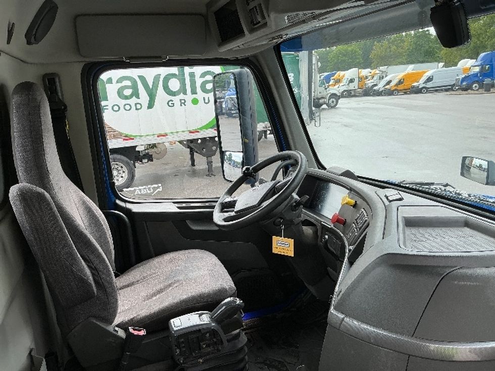Day Cab Tractor-Heavy Duty Tractors-Volvo-2019-VNL64T300-Indianapolis-IN-812,641\n\t\tmiles-$ 25,000 - Image 14