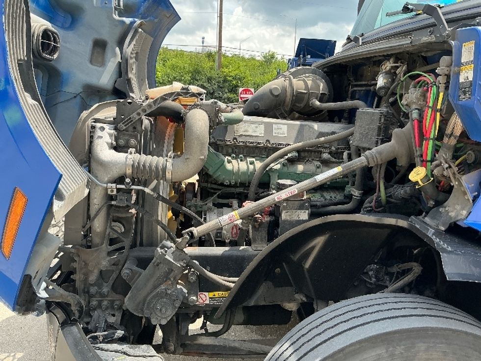 Day Cab Tractor-Heavy Duty Tractors-Volvo-2019-VNL64T300-Indianapolis-IN-812,641\n\t\tmiles-$ 25,000 - Image 16
