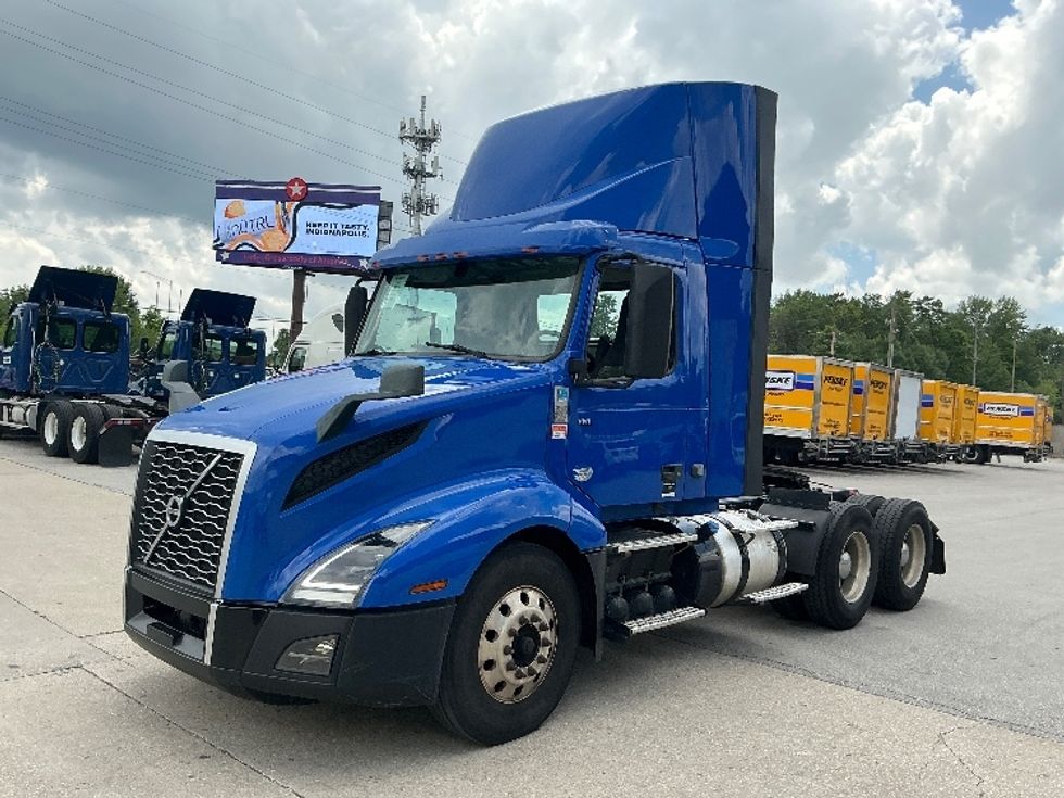 Day Cab Tractor-Heavy Duty Tractors-Volvo-2019-VNL64T300-Indianapolis-IN-812,641\n\t\tmiles-$ 25,000 - Image 3