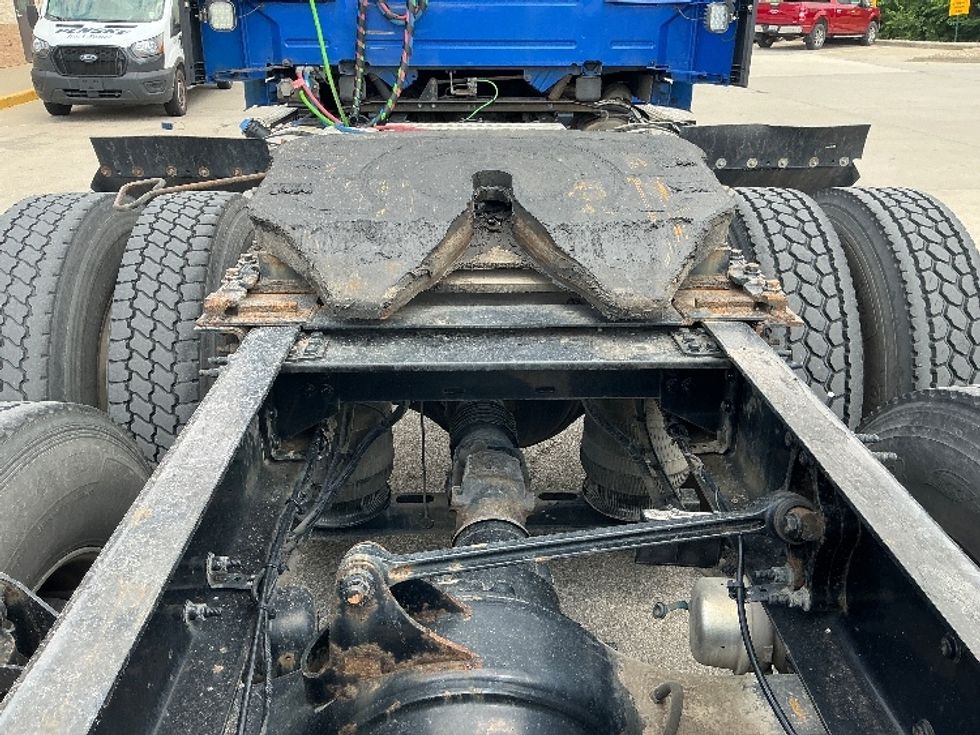 Day Cab Tractor-Heavy Duty Tractors-Volvo-2019-VNL64T300-Indianapolis-IN-812,641\n\t\tmiles-$ 25,000 - Image 6