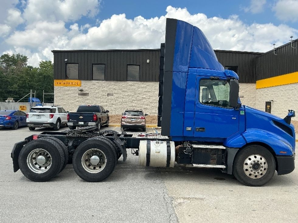 Day Cab Tractor-Heavy Duty Tractors-Volvo-2019-VNL64T300-Indianapolis-IN-812,641\n\t\tmiles-$ 25,000 - Image 8