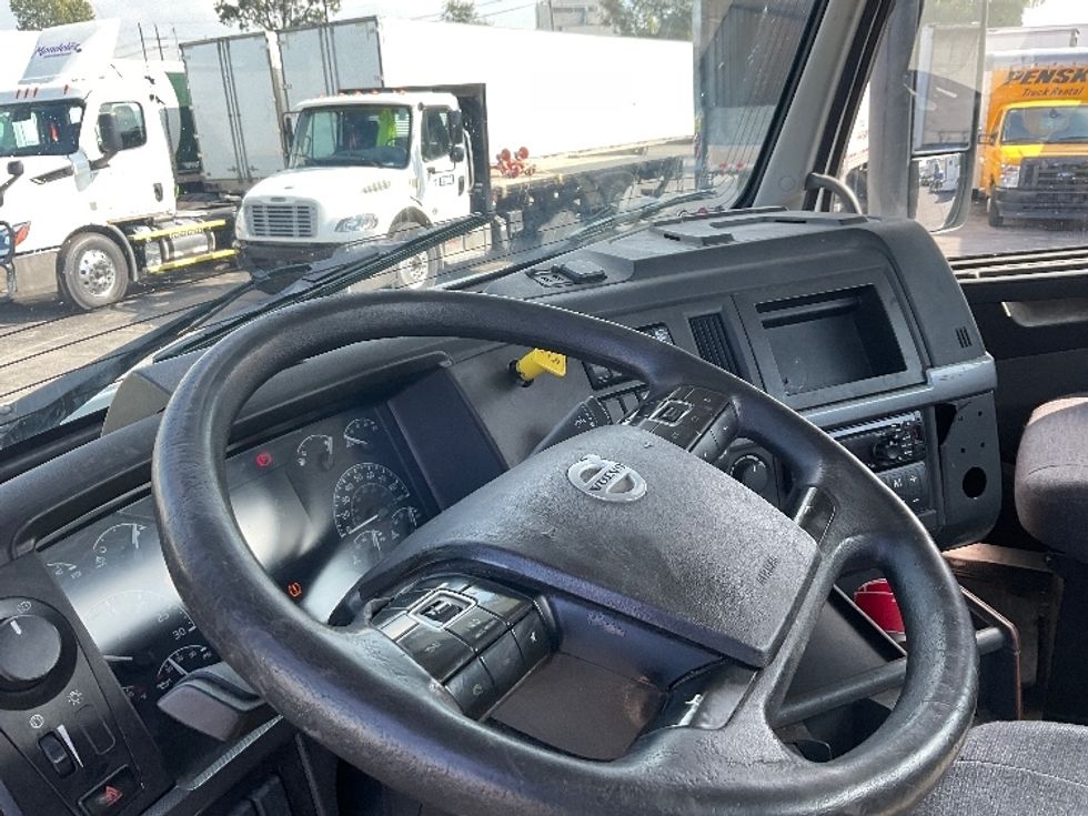 Day Cab Tractor-Heavy Duty Tractors-Volvo-2019-VNL64T300-Kansas City-MO-584,362\n\t\tmiles-$ 30,750 - Image 10