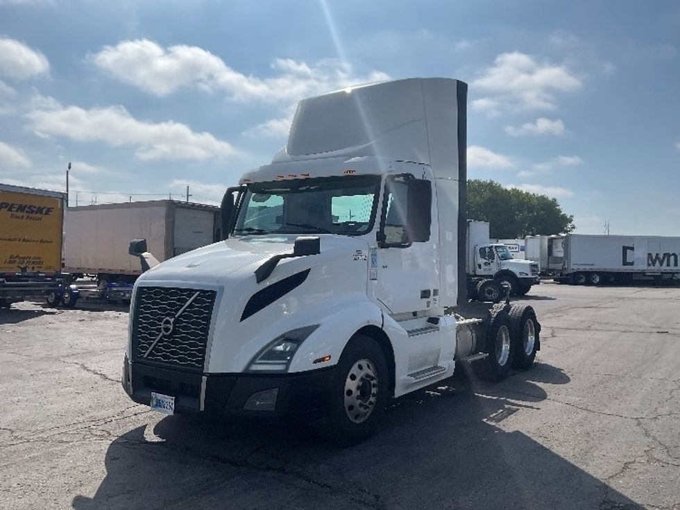 Day Cab Tractor-Heavy Duty Tractors-Volvo-2019-VNL64T300-Kansas City-MO-584,362\n\t\tmiles-$ 30,750 - Image 3