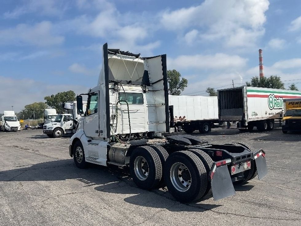 Day Cab Tractor-Heavy Duty Tractors-Volvo-2019-VNL64T300-Kansas City-MO-584,362\n\t\tmiles-$ 30,750 - Image 5