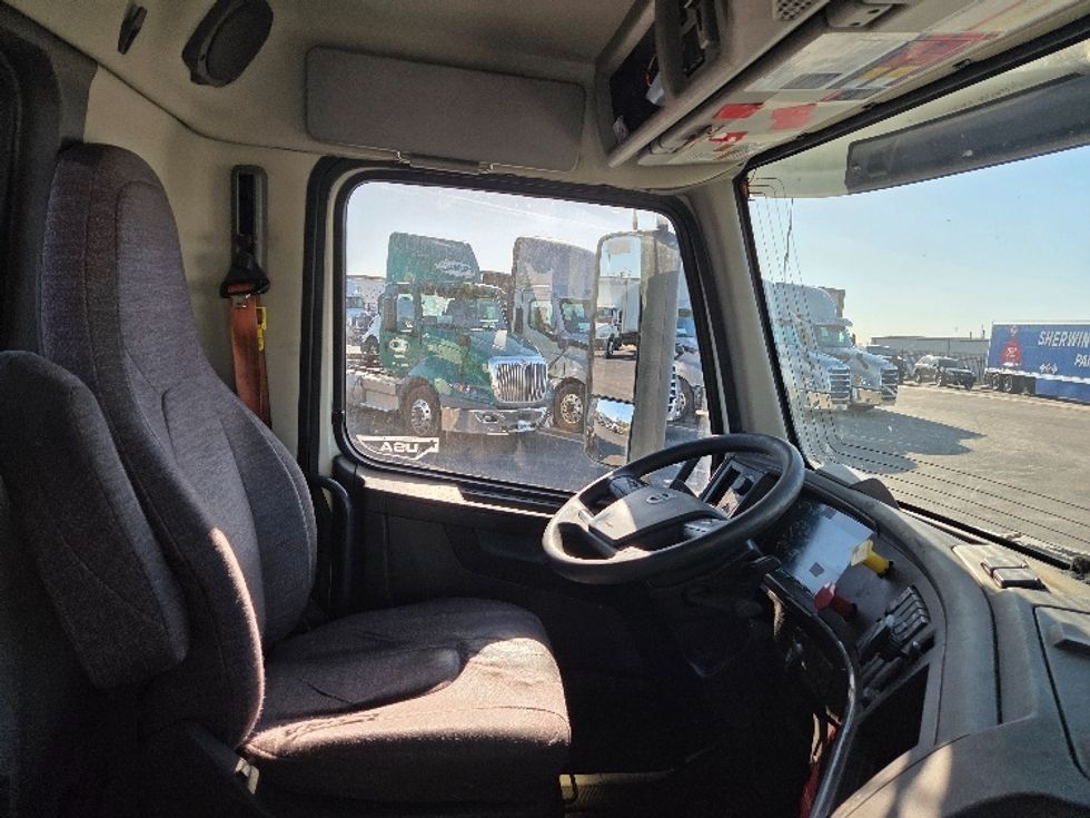 Day Cab Tractor-Heavy Duty Tractors-Volvo-2019-VNL64T300-Kansas City-MO-704,867\n\t\tmiles-$ 24,000 - Image 14