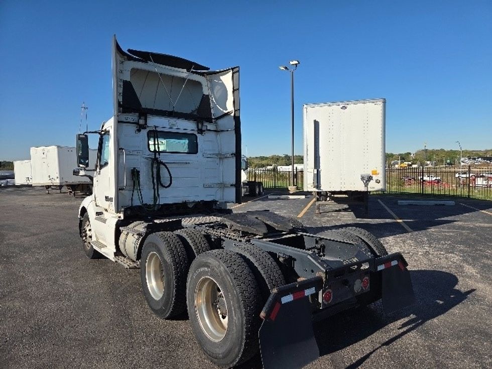 Day Cab Tractor-Heavy Duty Tractors-Volvo-2019-VNL64T300-Kansas City-MO-704,867\n\t\tmiles-$ 24,000 - Image 5