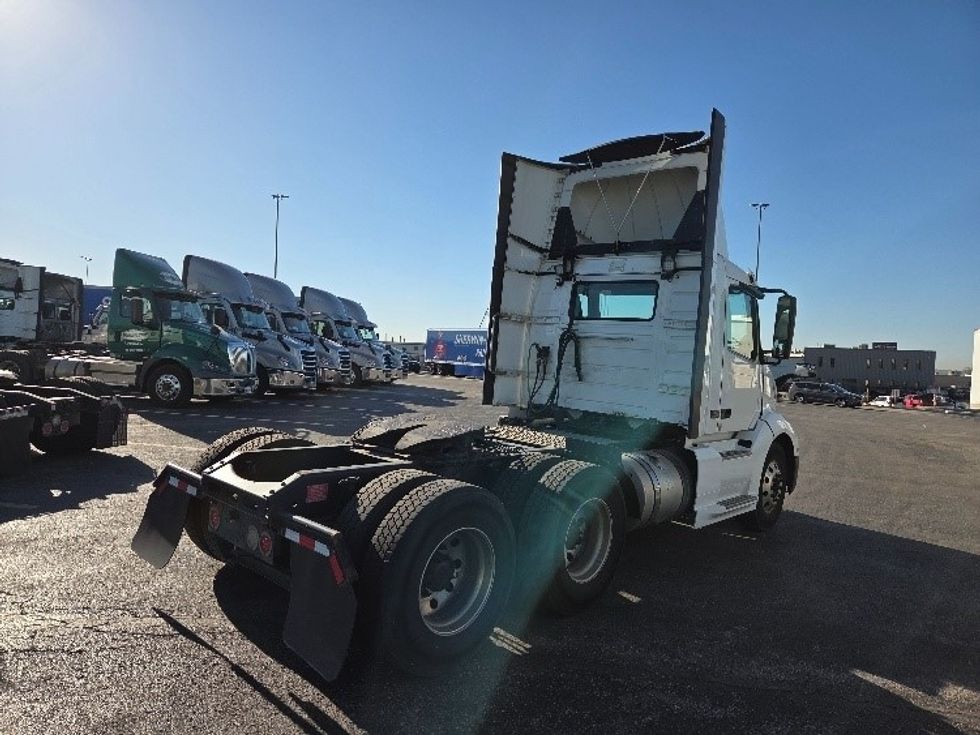 Day Cab Tractor-Heavy Duty Tractors-Volvo-2019-VNL64T300-Kansas City-MO-704,867\n\t\tmiles-$ 24,000 - Image 7