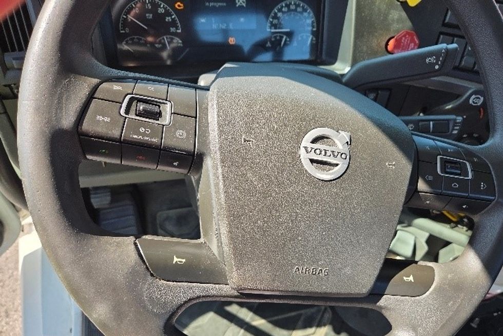 Day Cab Tractor-Heavy Duty Tractors-Volvo-2019-VNL64T300-Kansas City-MO-763,622\n\t\tmiles-$ 24,000 - Image 11