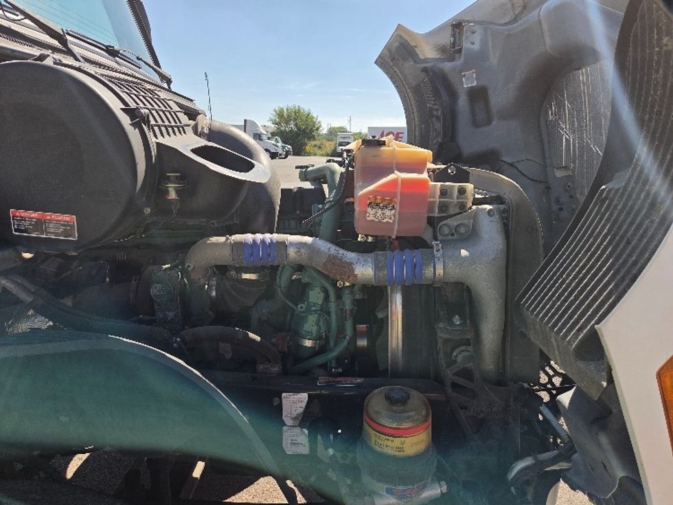 Day Cab Tractor-Heavy Duty Tractors-Volvo-2019-VNL64T300-Kansas City-MO-763,622\n\t\tmiles-$ 24,000 - Image 15
