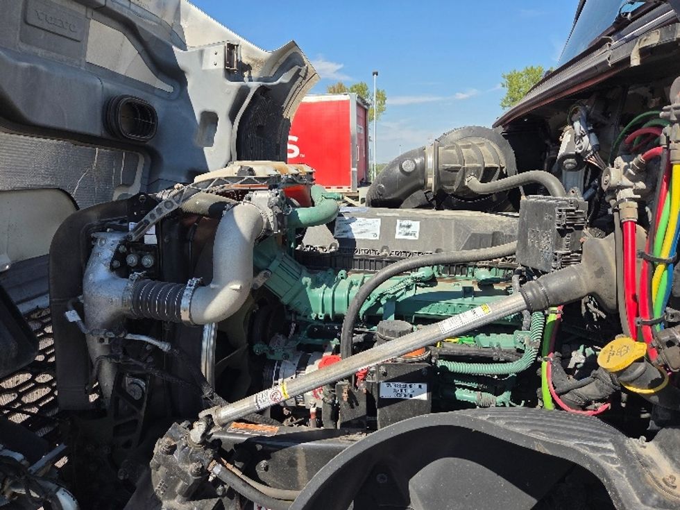 Day Cab Tractor-Heavy Duty Tractors-Volvo-2019-VNL64T300-Kansas City-MO-763,622\n\t\tmiles-$ 24,000 - Image 16