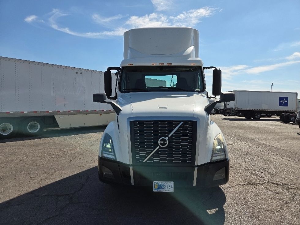 Day Cab Tractor-Heavy Duty Tractors-Volvo-2019-VNL64T300-Kansas City-MO-763,622\n\t\tmiles-$ 24,000 - Image 2