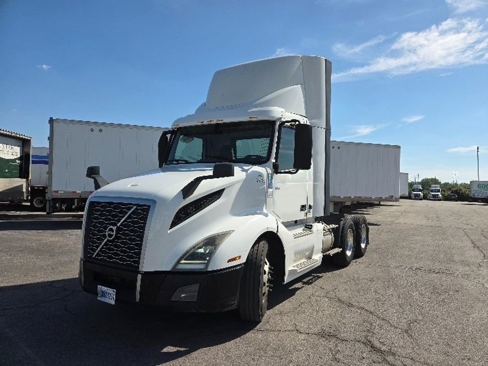 Day Cab Tractor-Heavy Duty Tractors-Volvo-2019-VNL64T300-Kansas City-MO-763,622\n\t\tmiles-$ 24,000 - Image 3