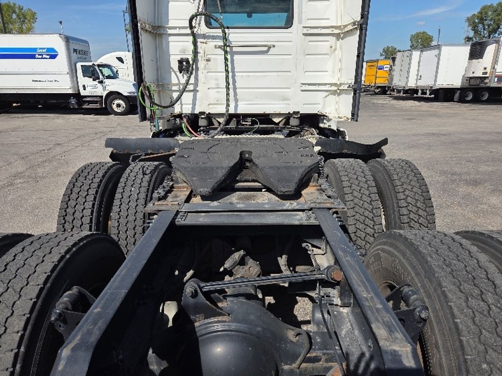 Day Cab Tractor-Heavy Duty Tractors-Volvo-2019-VNL64T300-Kansas City-MO-763,622\n\t\tmiles-$ 24,000 - Image 6