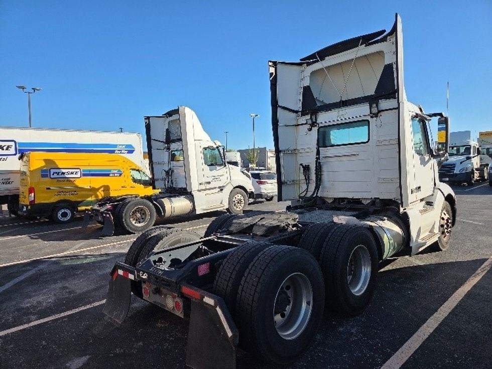 Day Cab Tractor-Heavy Duty Tractors-Volvo-2019-VNL64T300-Kansas City-MO-763,622\n\t\tmiles-$ 24,000 - Image 7