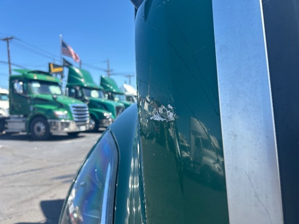 Day Cab Tractor-Heavy Duty Tractors-Volvo-2019-VNL64T300-Kearny-NJ-201,918\n\t\tmiles-$ 52,000 - Image 17