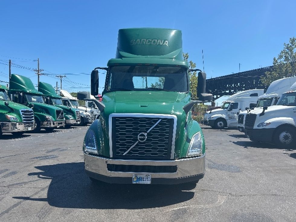 Day Cab Tractor-Heavy Duty Tractors-Volvo-2019-VNL64T300-Kearny-NJ-201,918\n\t\tmiles-$ 52,000 - Image 2