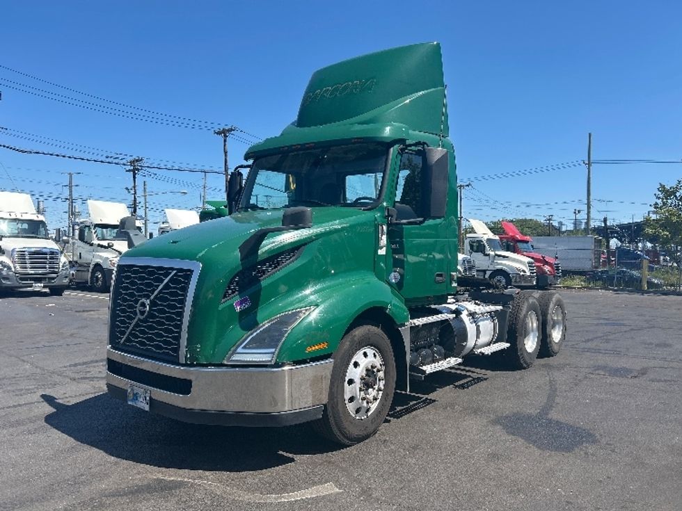 2019 Volvo Truck VNL photo 3