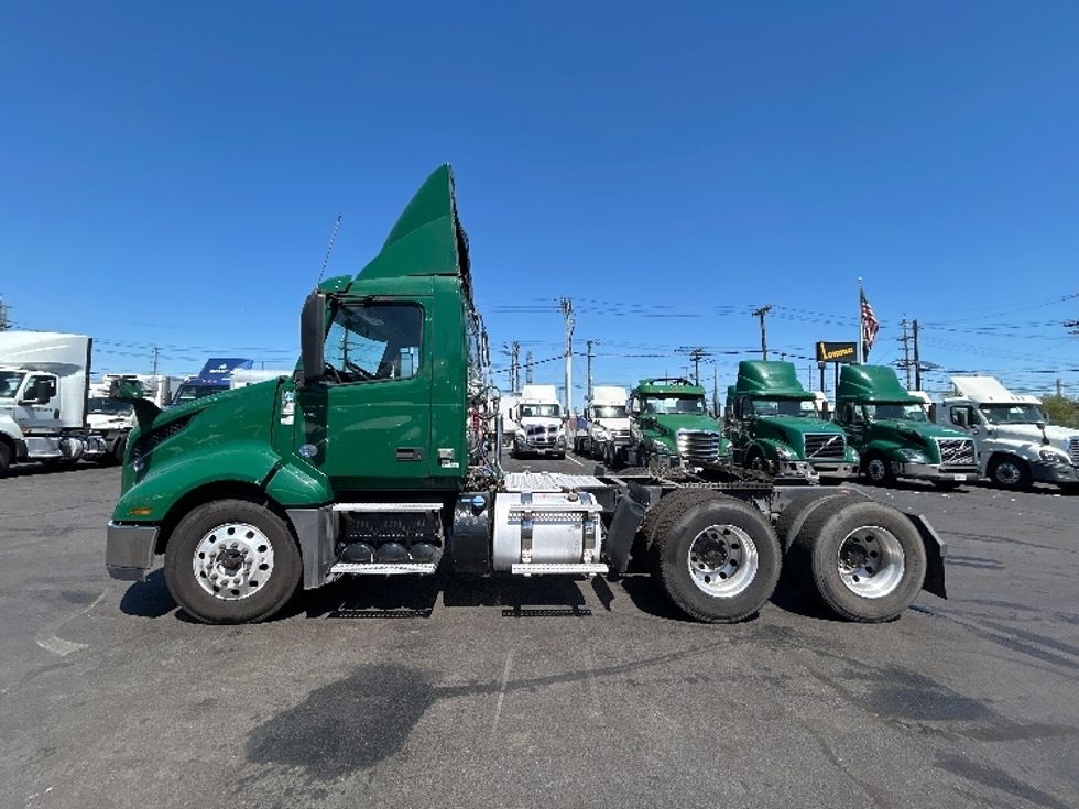 2019 Volvo Truck VNL photo 4