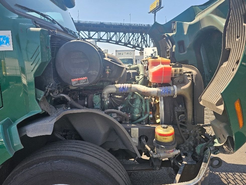 Day Cab Tractor-Heavy Duty Tractors-Volvo-2019-VNL64T300-Kearny-NJ-263,012\n\t\tmiles-$ 49,000 - Image 15
