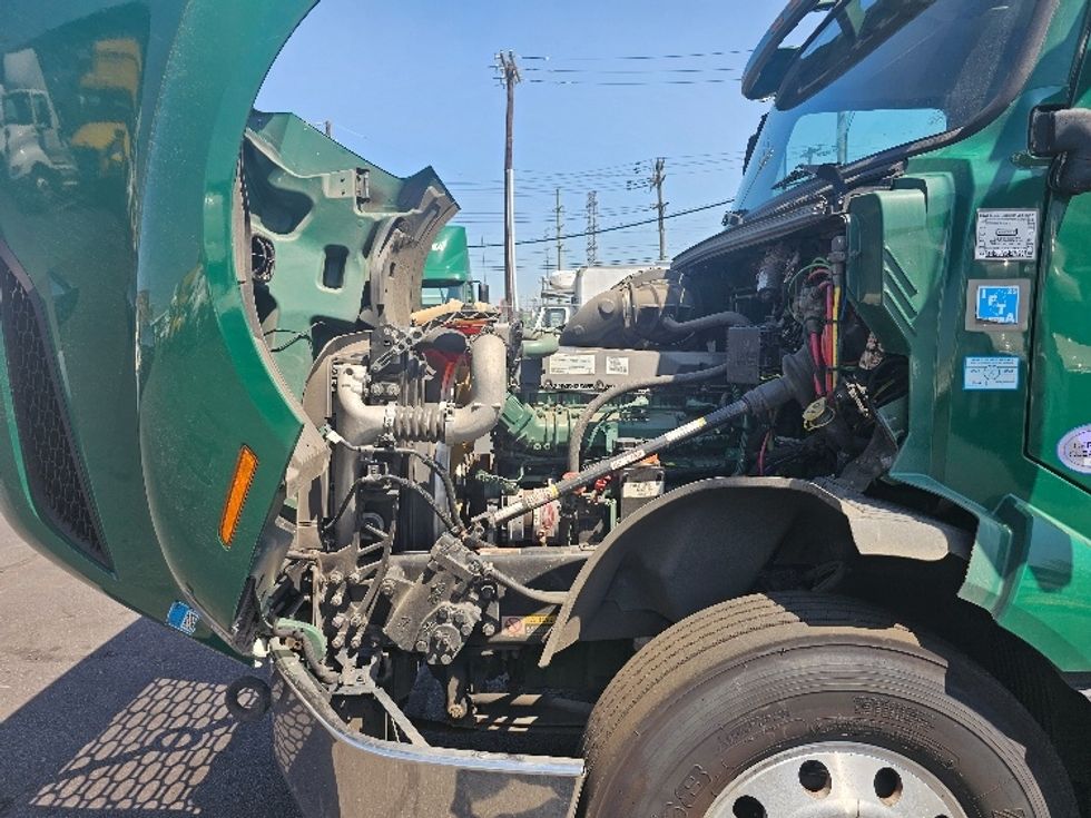 Day Cab Tractor-Heavy Duty Tractors-Volvo-2019-VNL64T300-Kearny-NJ-263,012\n\t\tmiles-$ 49,000 - Image 16