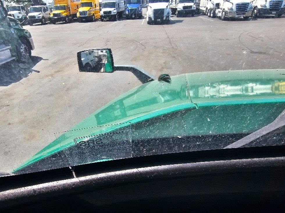 Day Cab Tractor-Heavy Duty Tractors-Volvo-2019-VNL64T300-Kearny-NJ-263,012\n\t\tmiles-$ 49,000 - Image 17